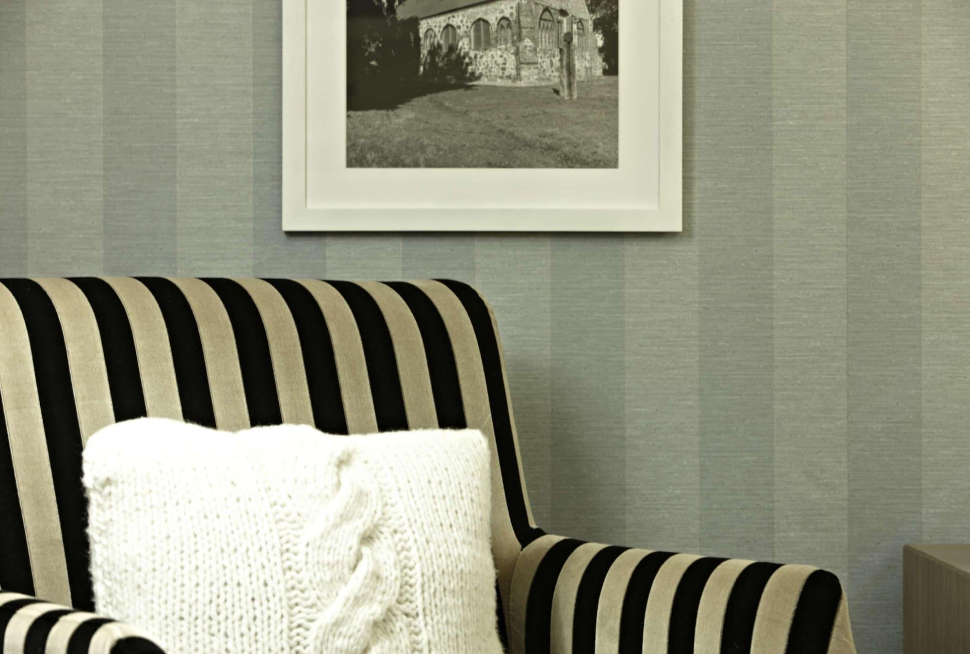 Steigenberger Grandhotel & Spa Heringsdorf Exterior foto A chair with striped upholstery