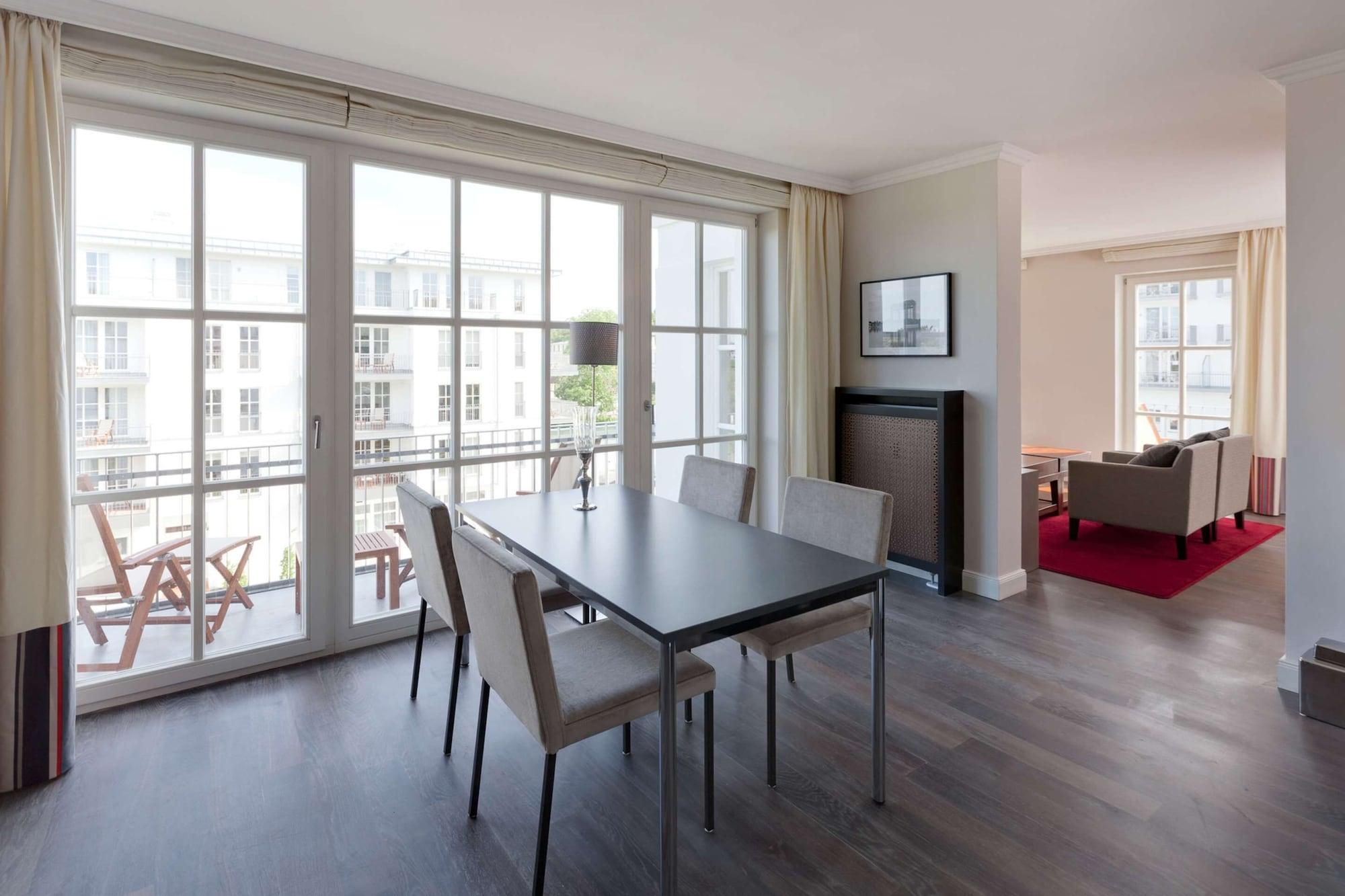 Steigenberger Grandhotel & Spa Heringsdorf Exterior foto Interior of a serviced apartment in Berlin, Germany