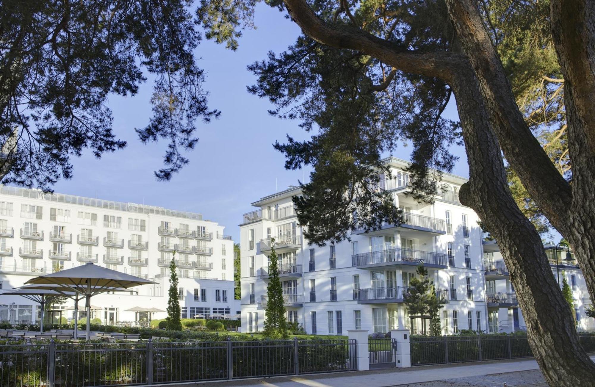 Steigenberger Grandhotel & Spa Heringsdorf Exterior foto The new residential buildings