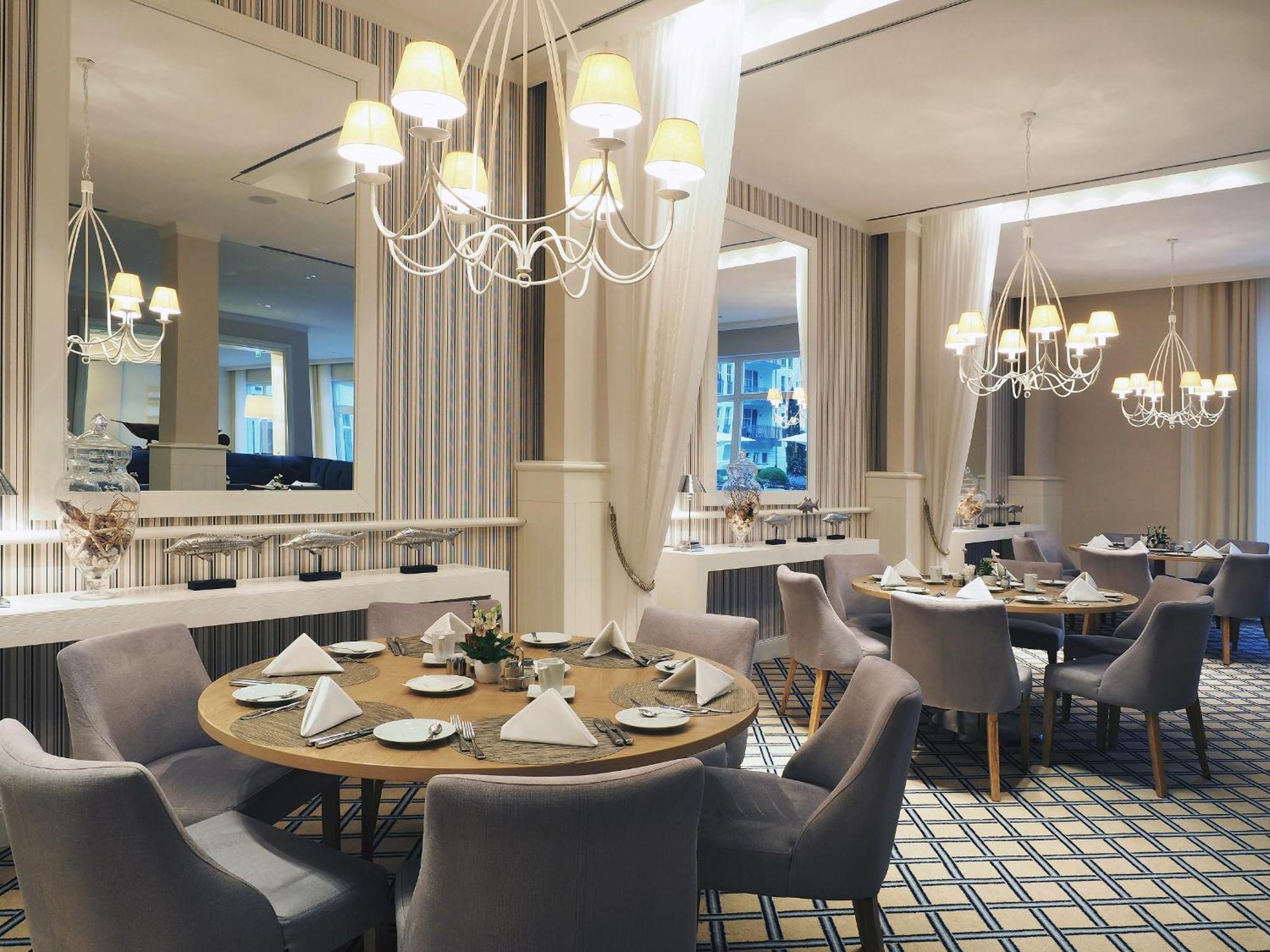 Steigenberger Grandhotel & Spa Heringsdorf Exterior foto The restaurant